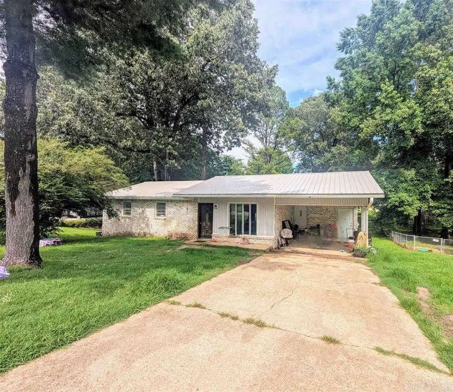 363 Lee Ave