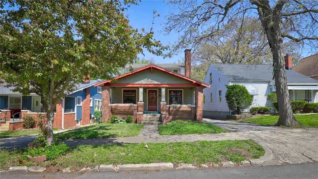1482 W Forest Ave