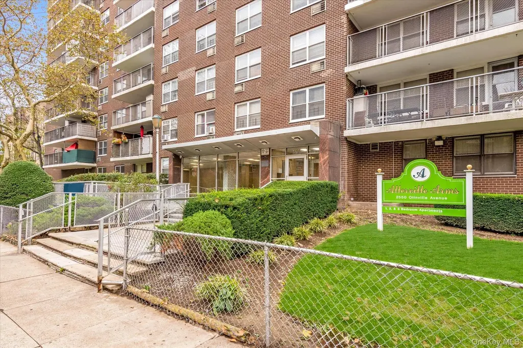 2550 Olinville Ave Unit 4E
