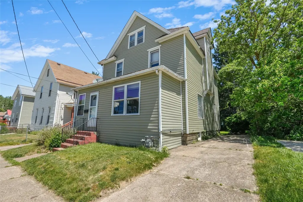 2013 Camphausen Ave