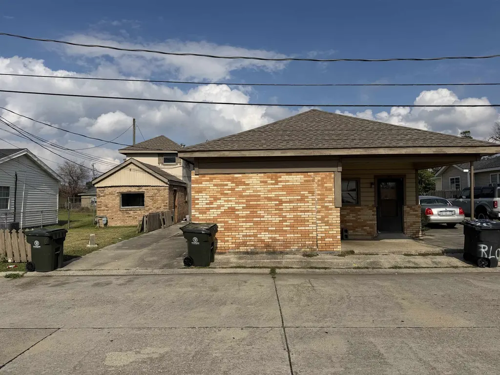 2618 Isabel St