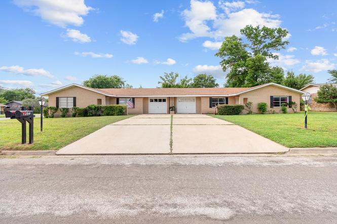 202 Manor Dr