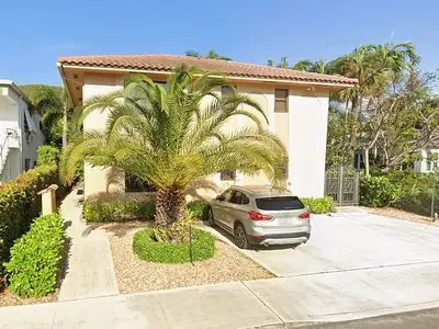 117 S Lakeside Dr