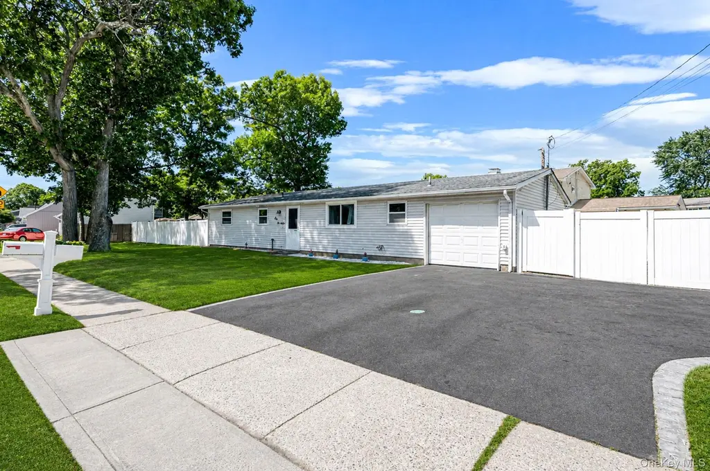 100 Patchogue Holbrook Rd