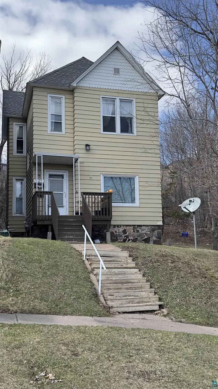 525 W 4th St