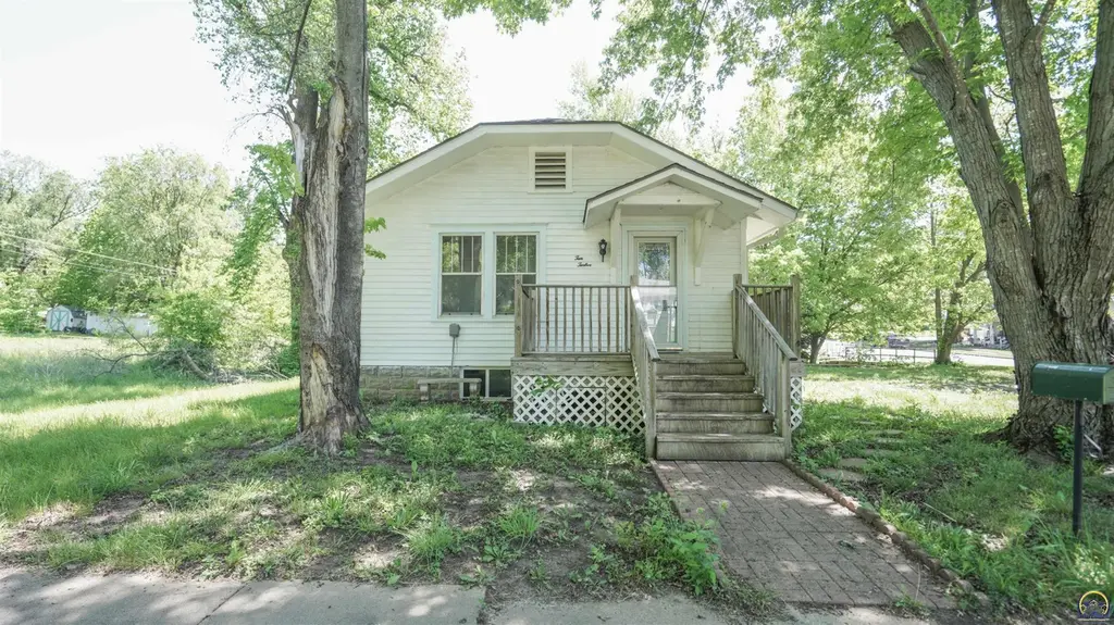 1012 2nd Ave Ave W
