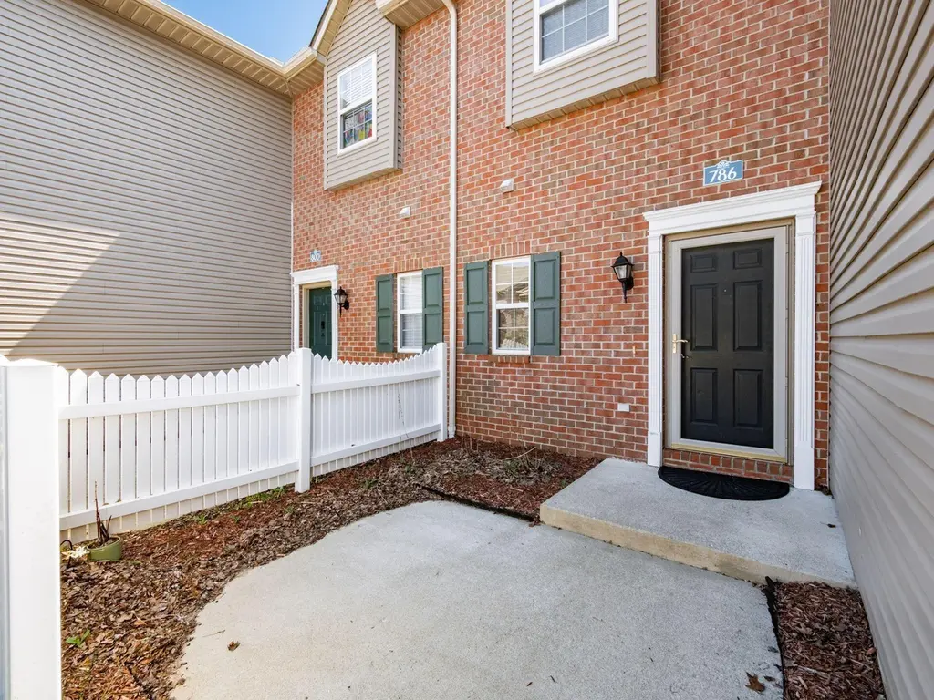 786 Spring Valley Dr
