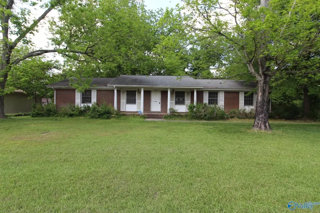 412 Apple Ave