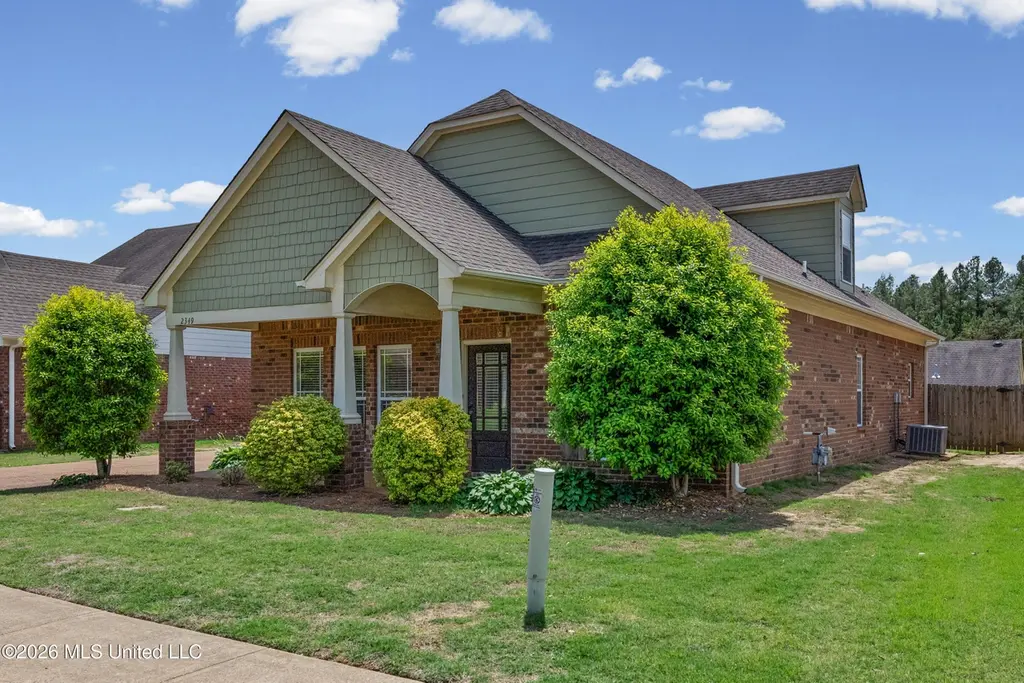 2349 Saint Ives Ln