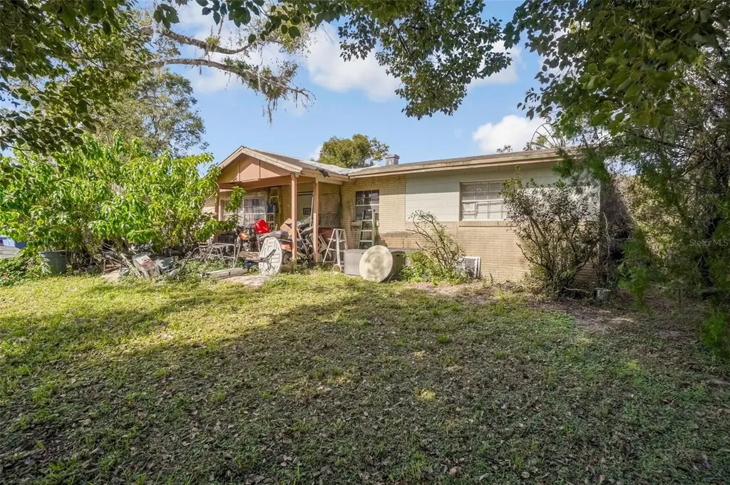 260 Longwood Dr