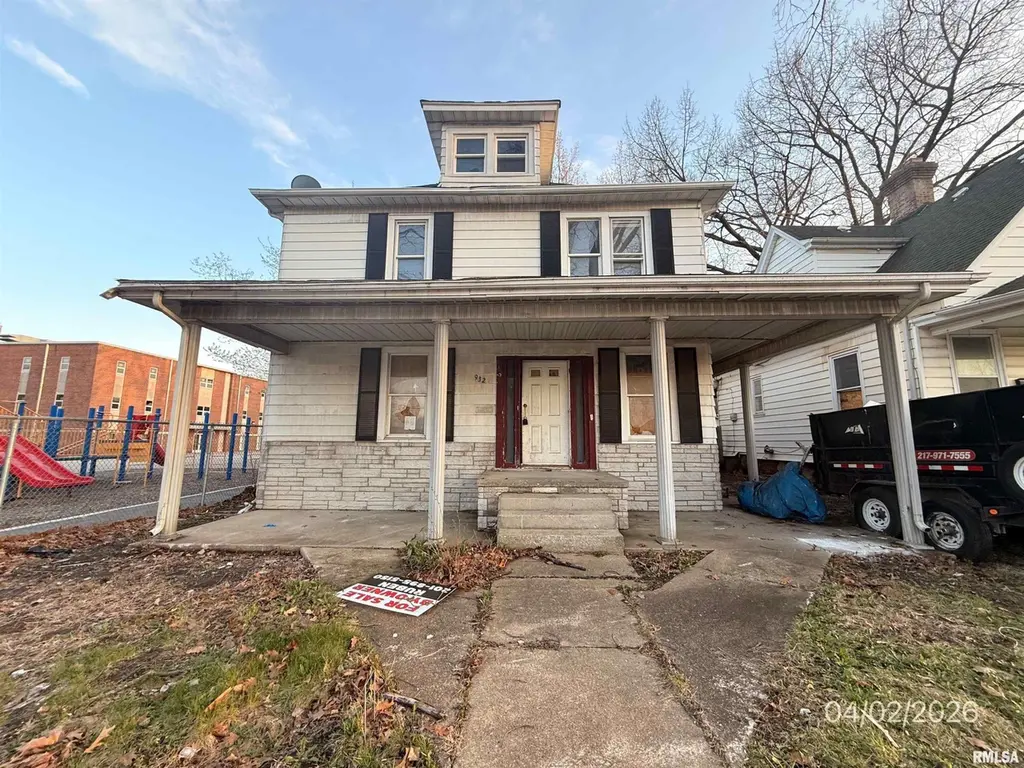 932 W Edwards St