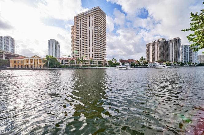 19390 Collins Ave #212