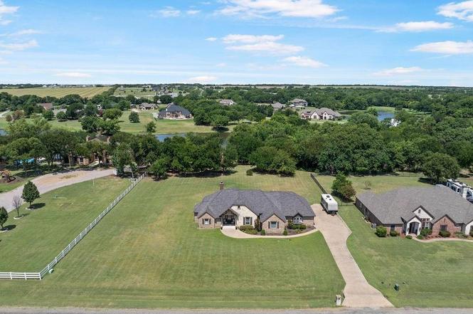 577 Hidden Lakes Blvd