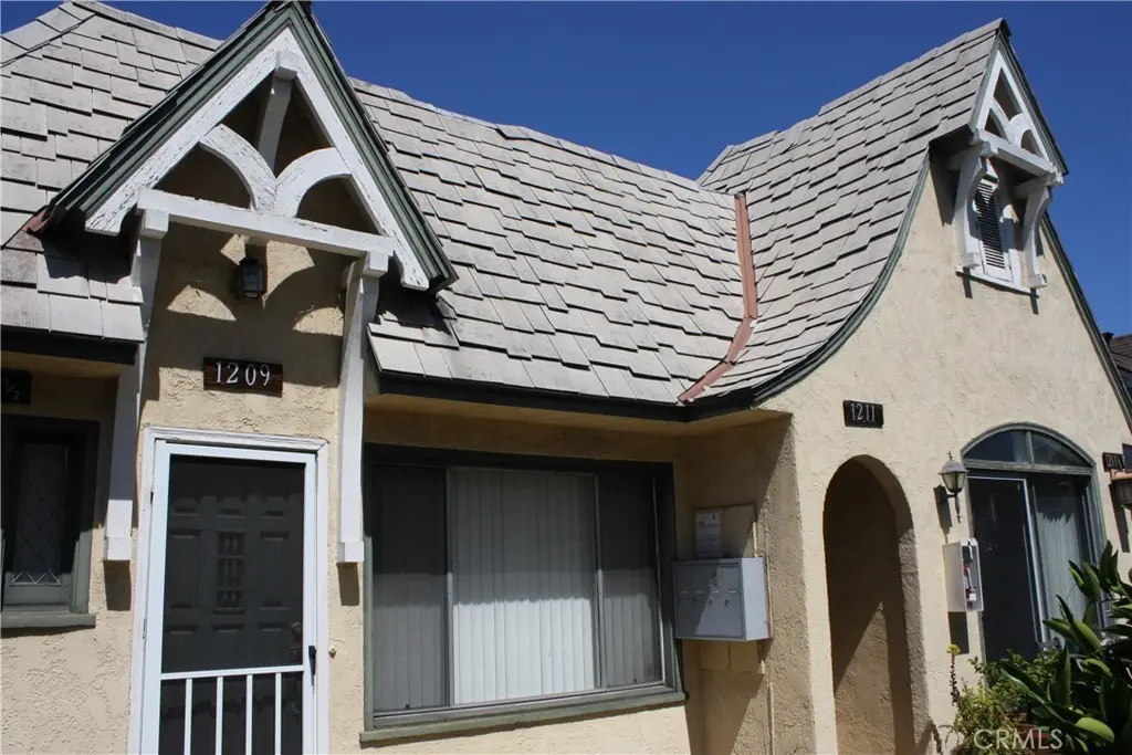 1209 Hyperion Ave