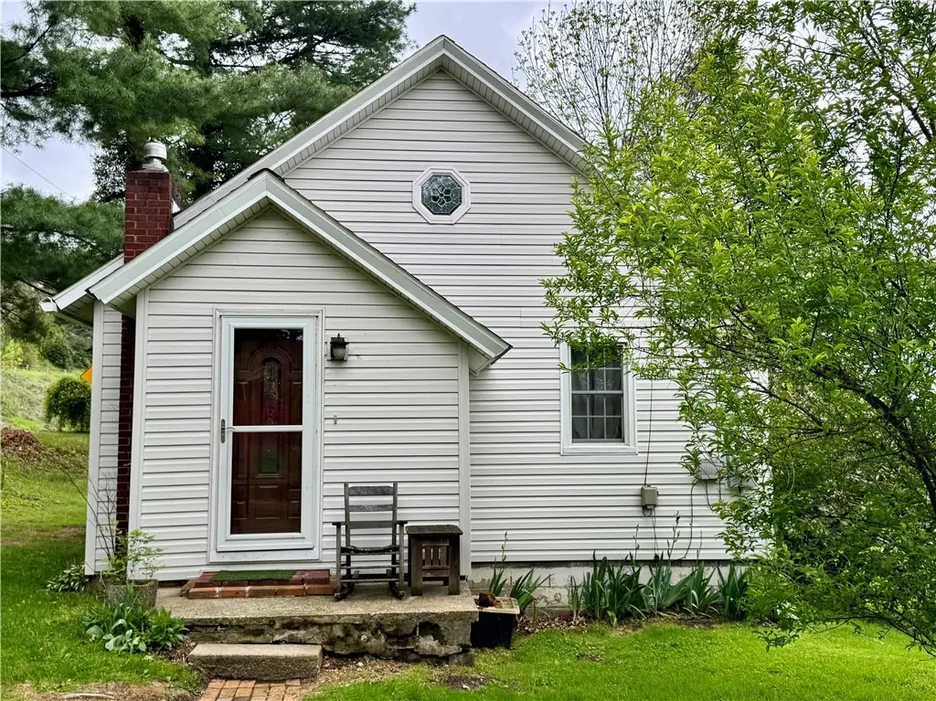106 Lowry St