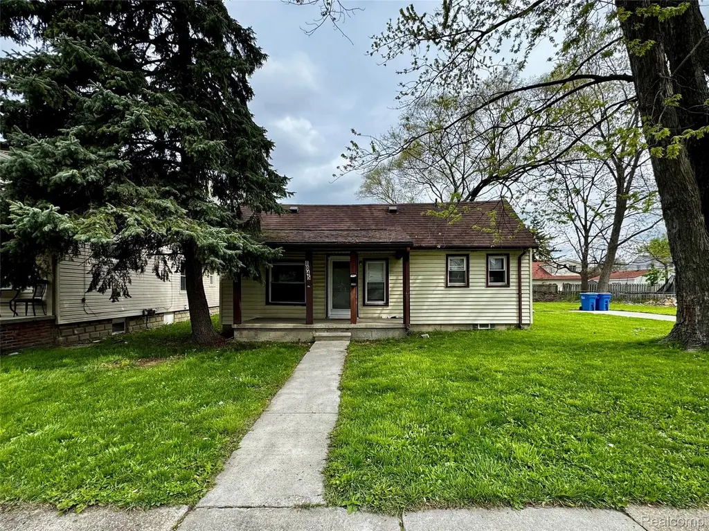 8045 Cadillac Ave