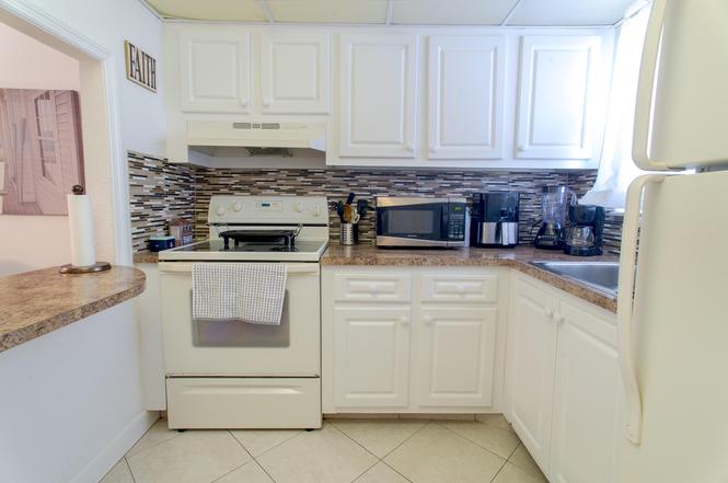 3091 E Sun Sunrise Lakes Dr E #207