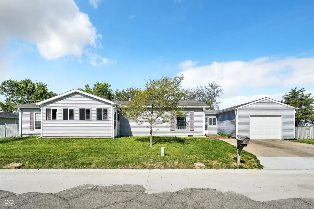 38 Fountain Lake Dr