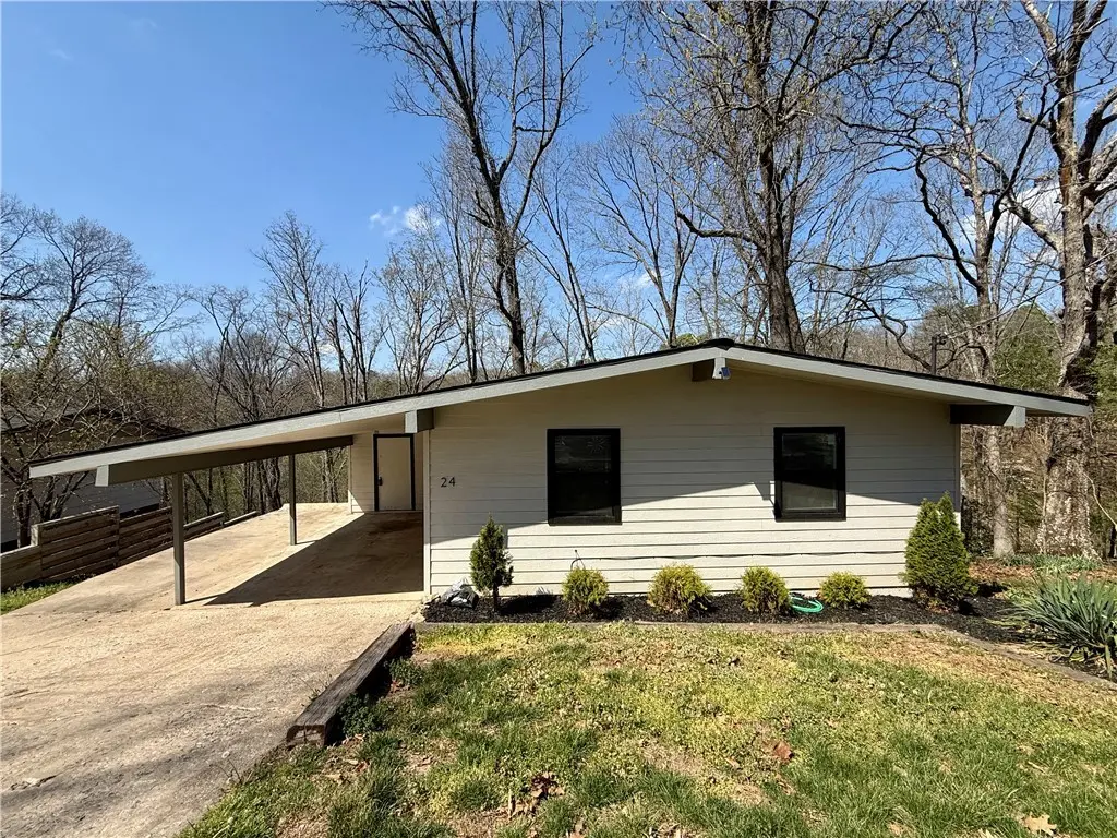 24 Hampstead Ln