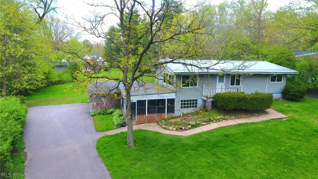 7620 Birchmont Dr