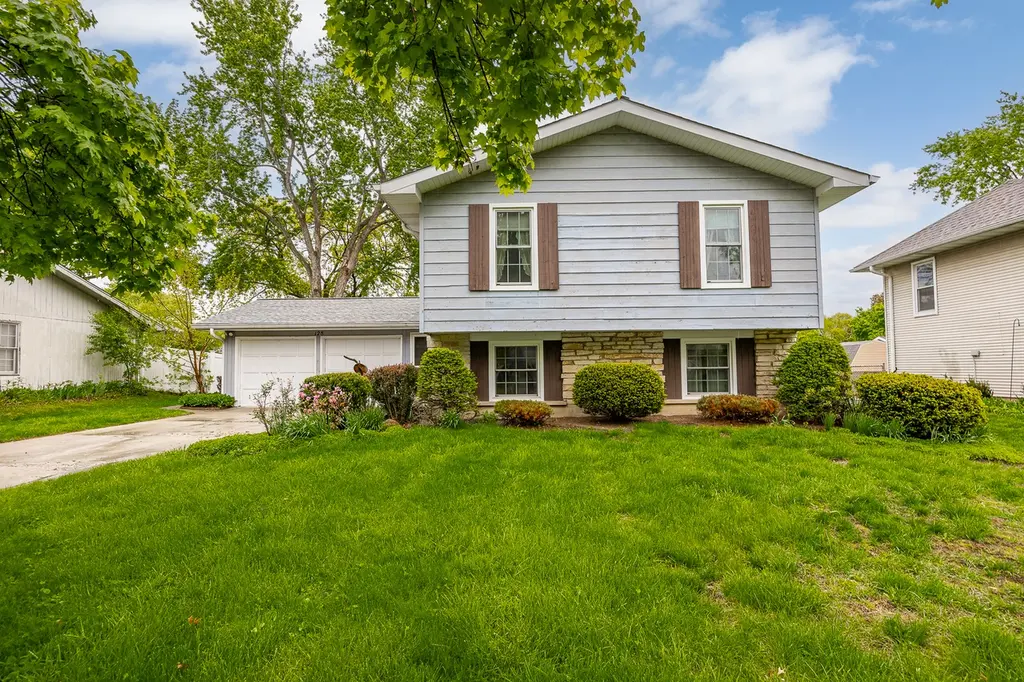 128 Maplewood Dr