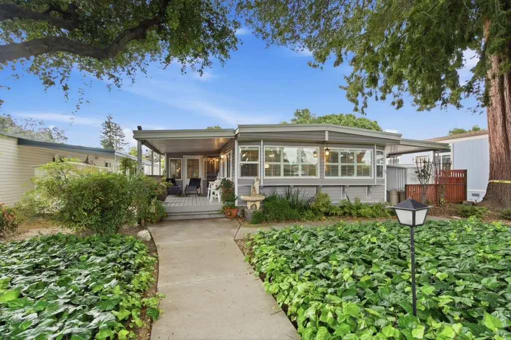 65 Palomar Real #65