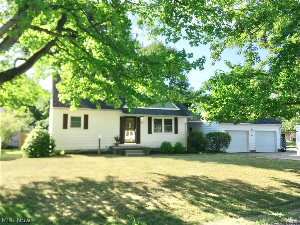 832 Harold St