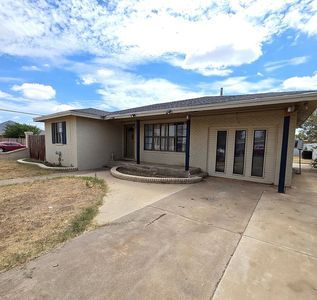 1120 E Pecan Ave
