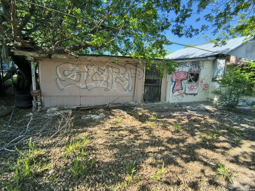 1119 King Ave