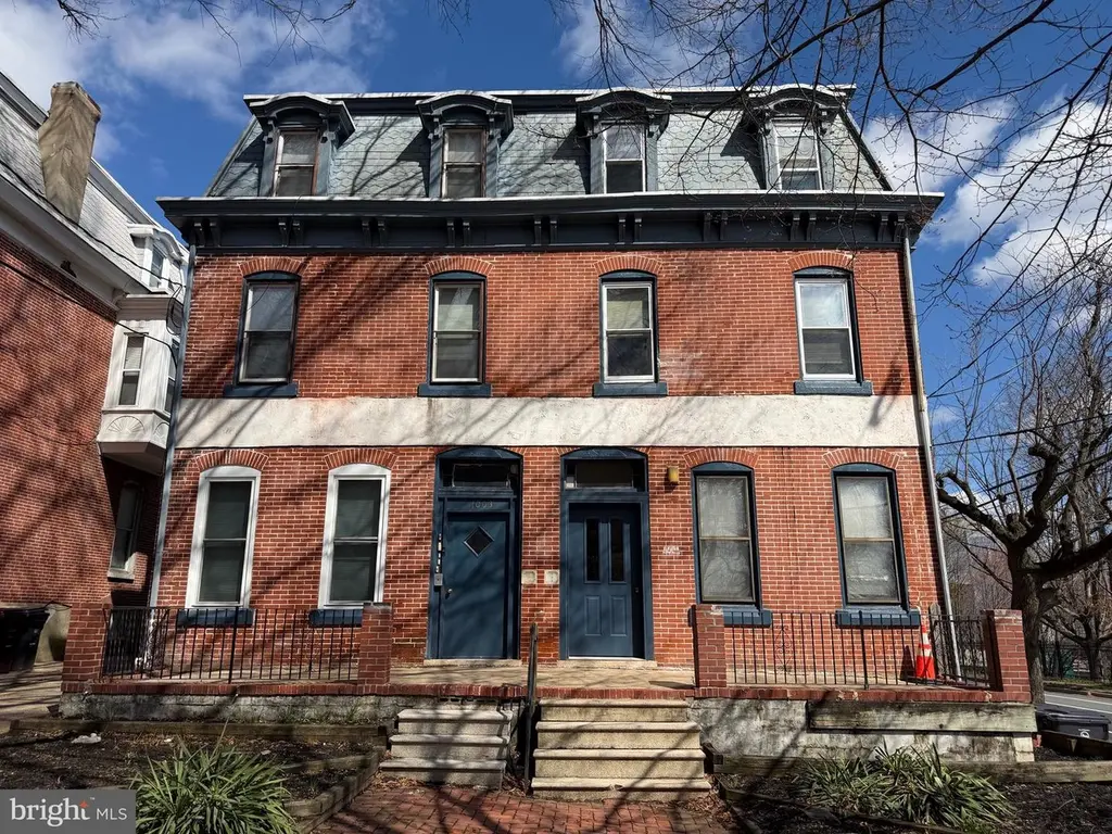 1001 & 1003 W. 8th St. W 8th St