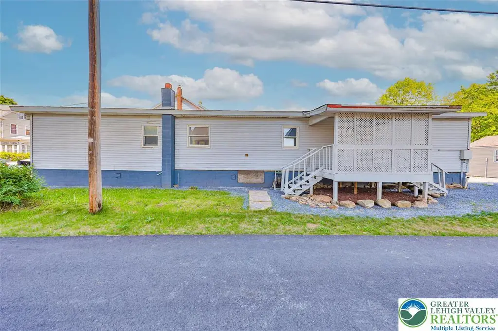 237 White St