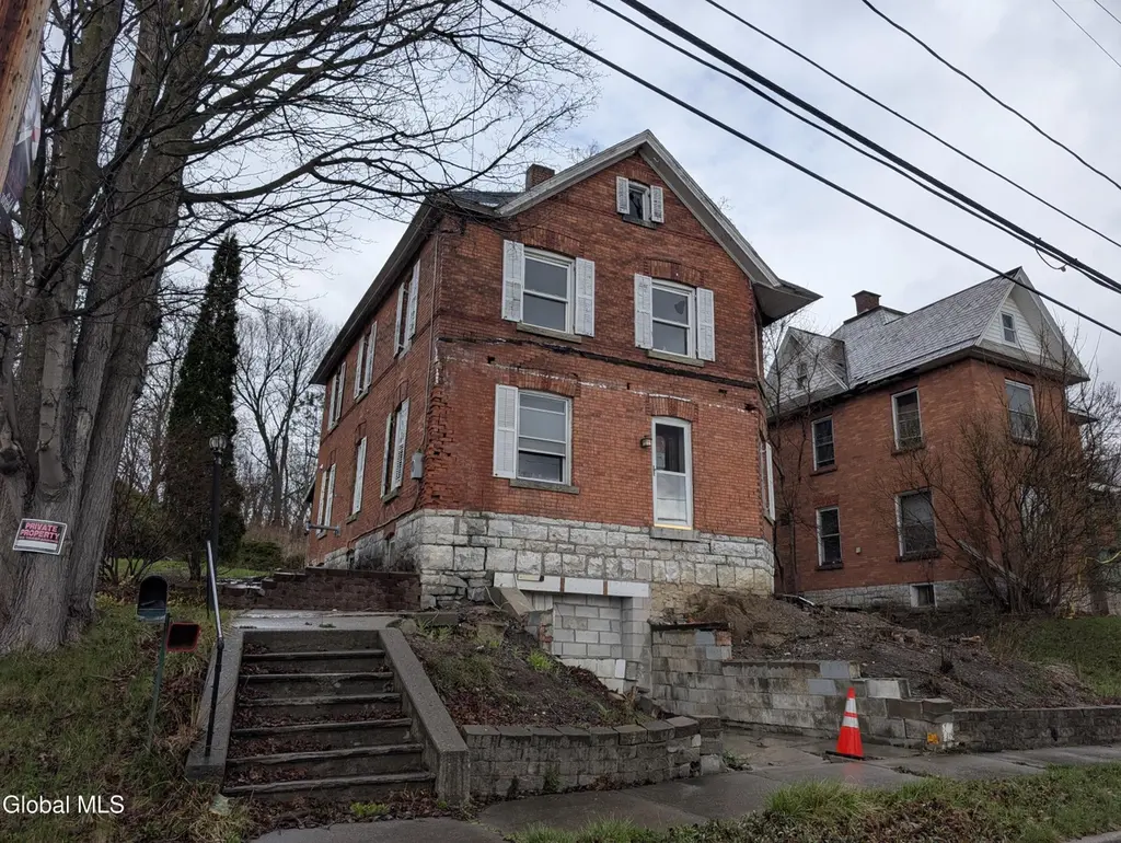 35 Monroe St