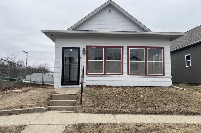 302 N Elm St