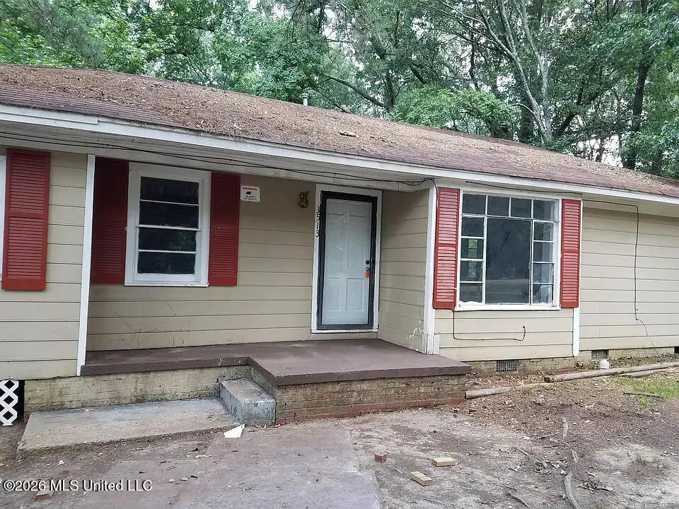 3513 Hines St