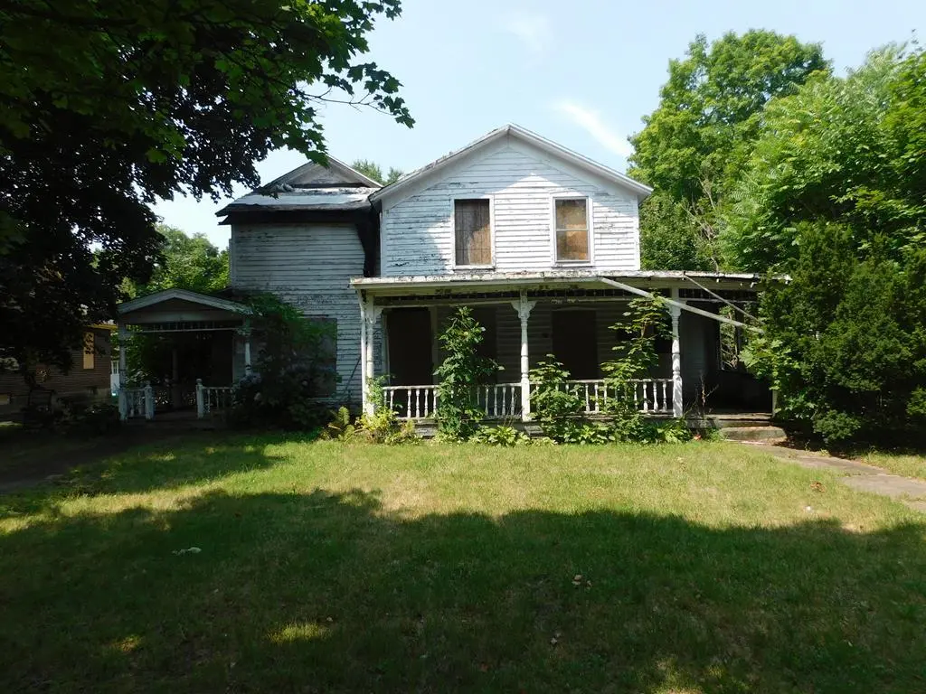 1315 Lake St