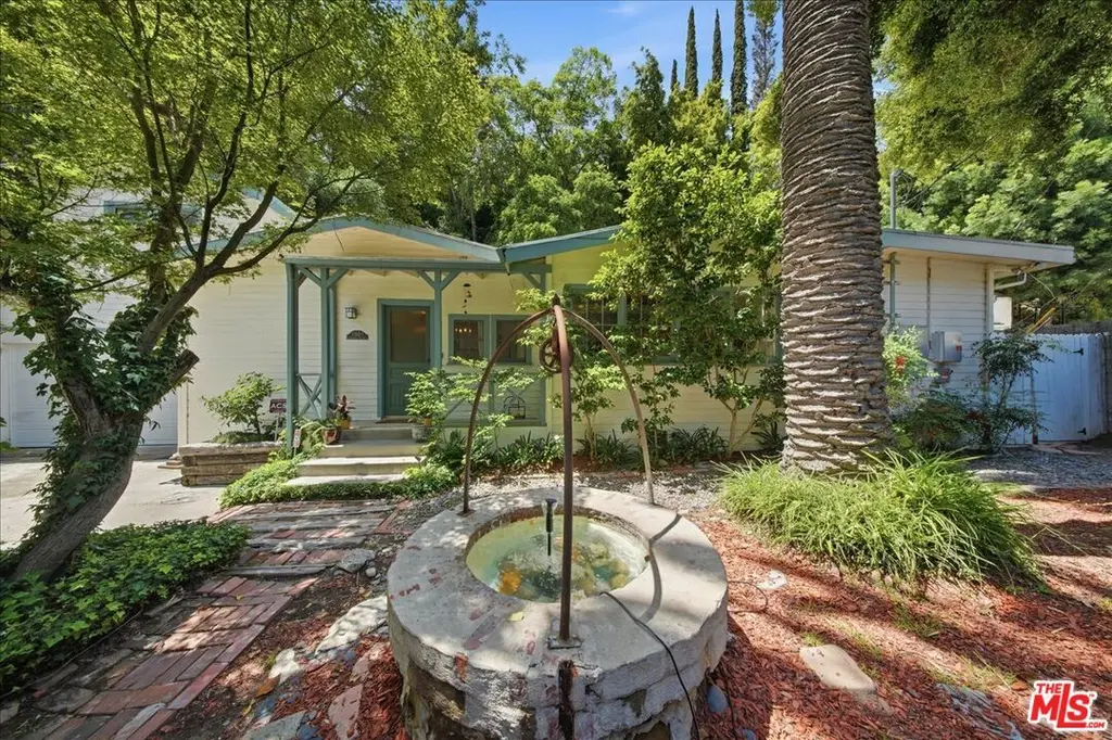 1551 N Beverly Glen Blvd