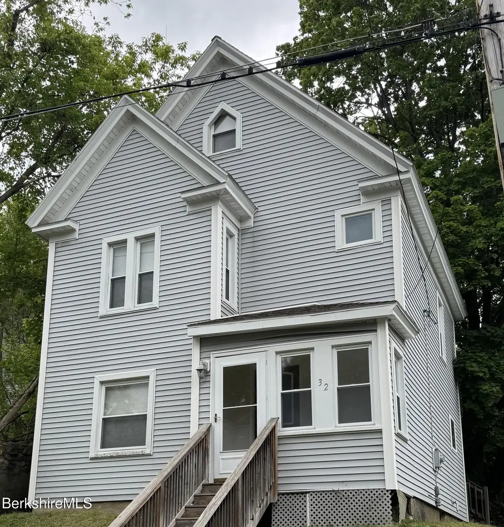 32 Hathaway St