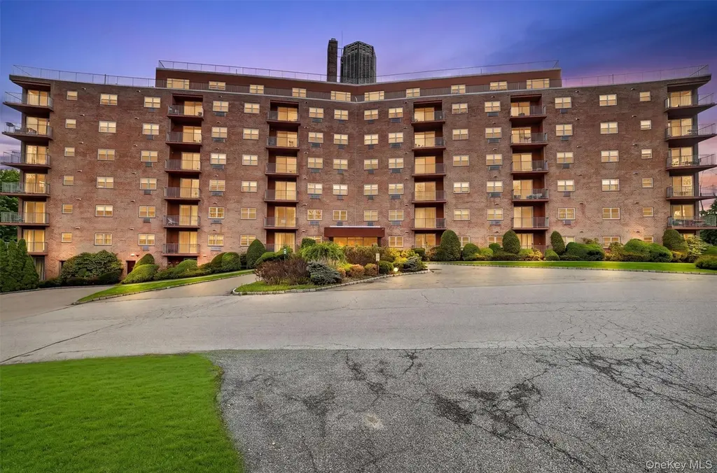 1 Lakeview Dr Unit 2N