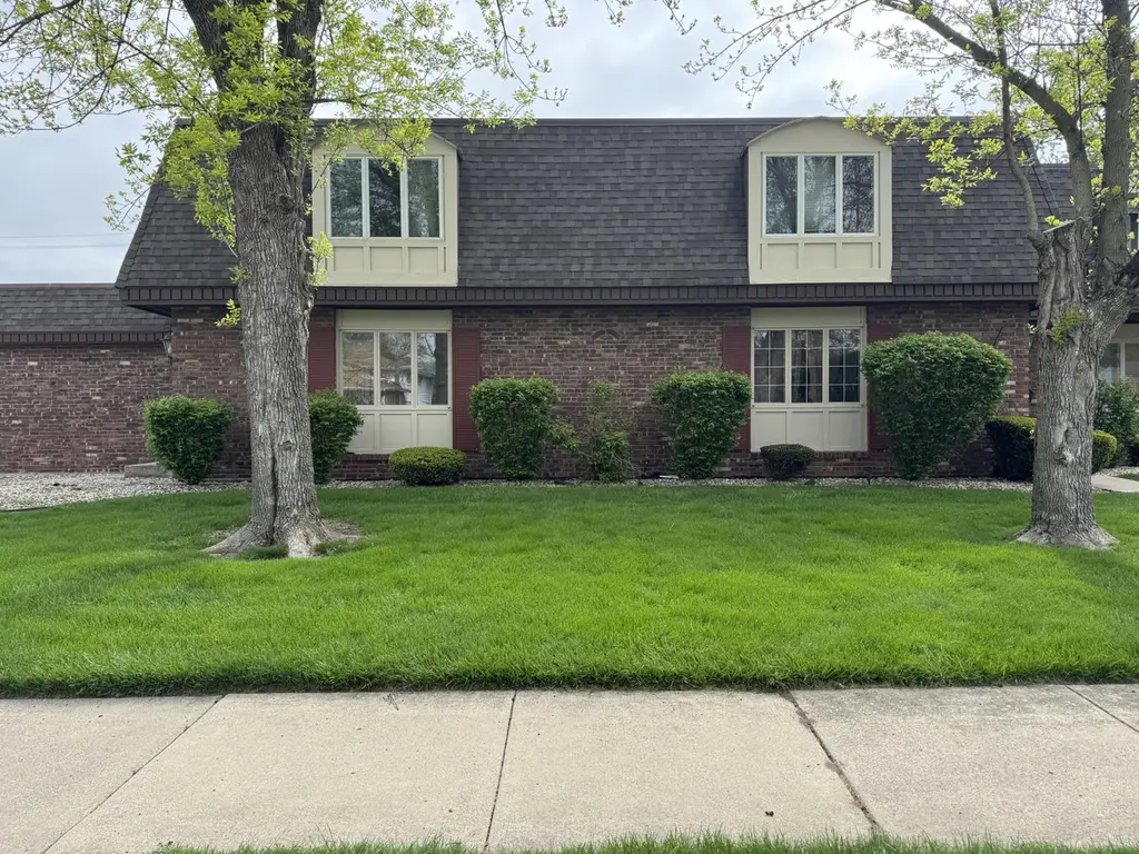 7933 Jefferson Ave Unit 4b
