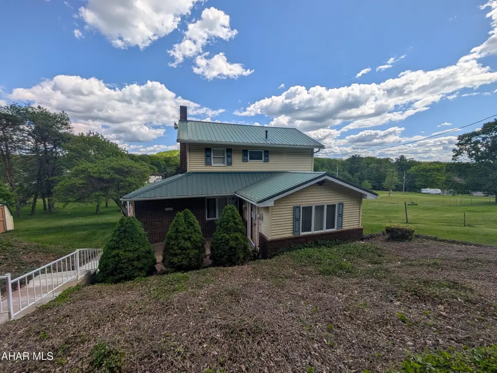 1129 Skyline Dr