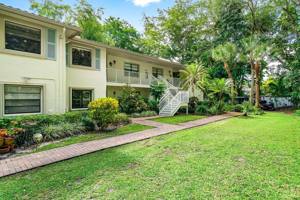 22 Westgate Ln Apt E