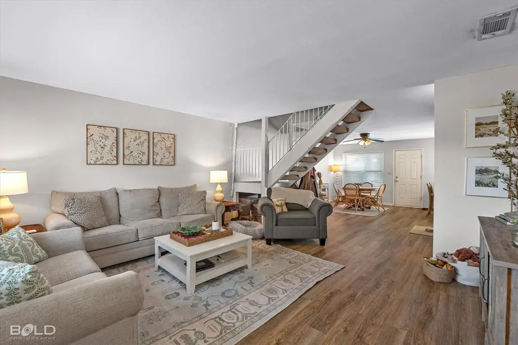 10034 Artesia Dr