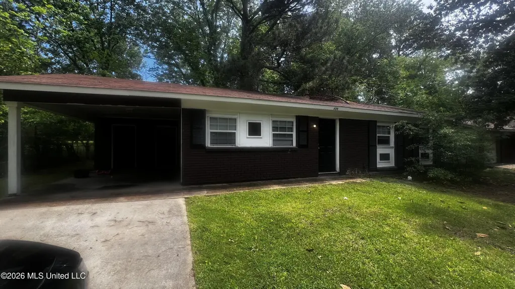 620 Queen Cir