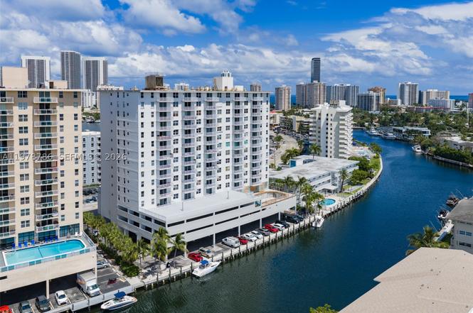 427 Golden Isles Dr Unit 9G