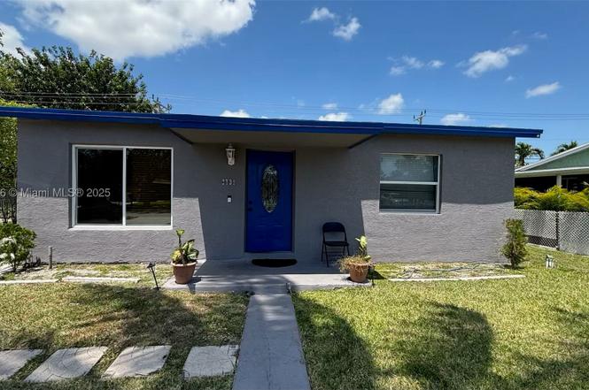 2731 NW 1st Ct