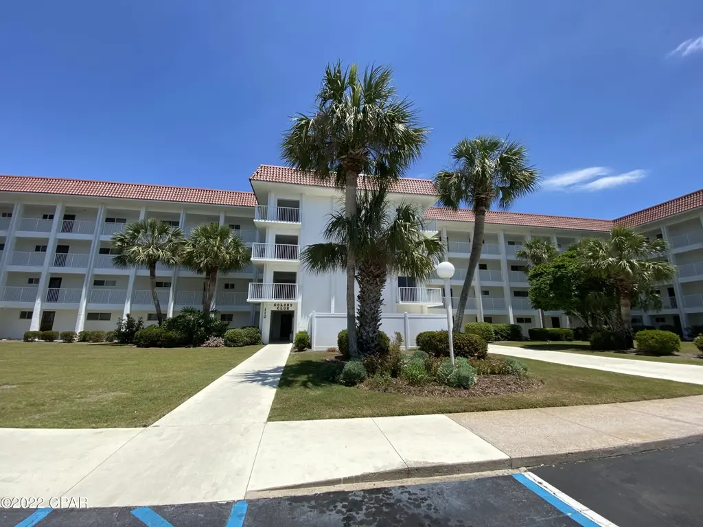 112 Fairway Blvd #105