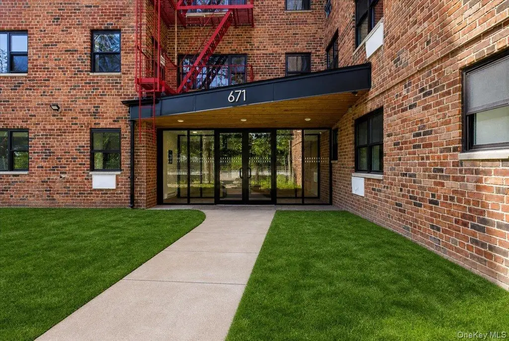 671 Bronx River Rd Unit 2f