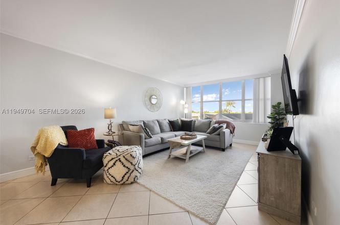 7441 Wayne Ave Unit 2B