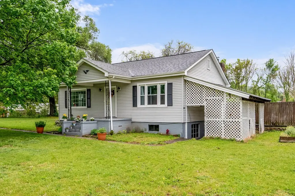 9151 Roanoke Rd