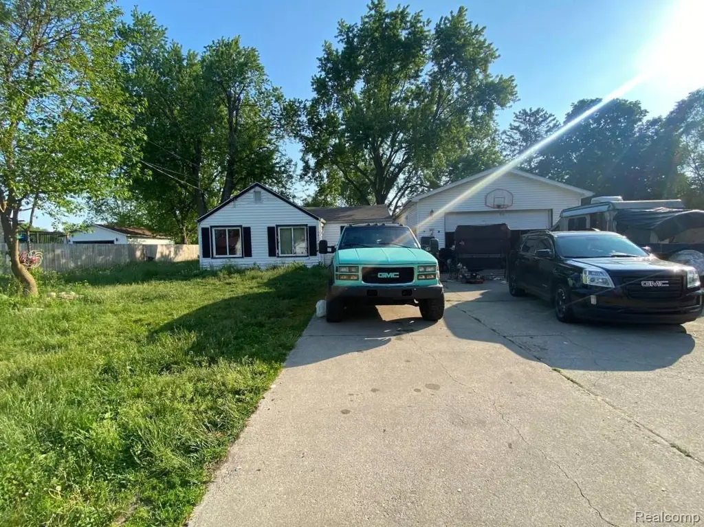 5632 Hughes Rd